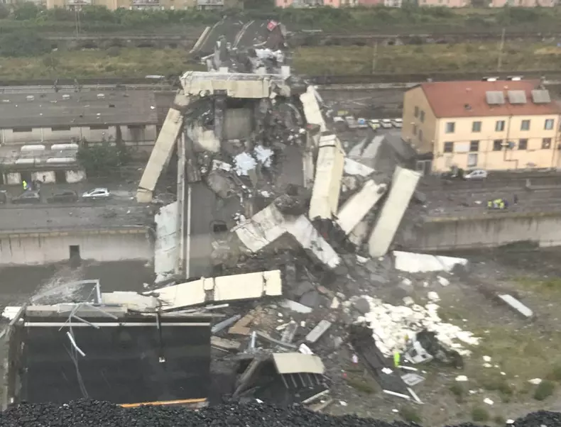 viaduct prăbușit Italia Genoa autostrada