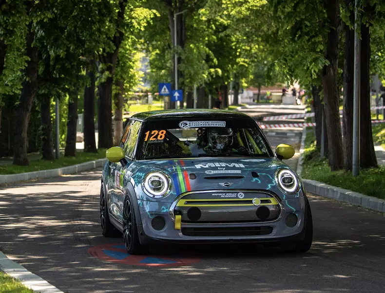 P90463015_highRes_mimi-evo-first-roman