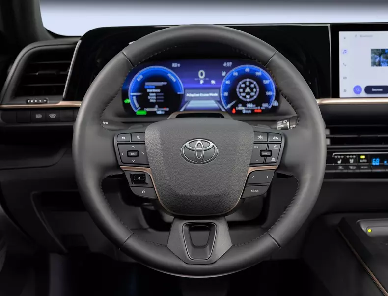 Toyota-Crown-2023-1600-2a