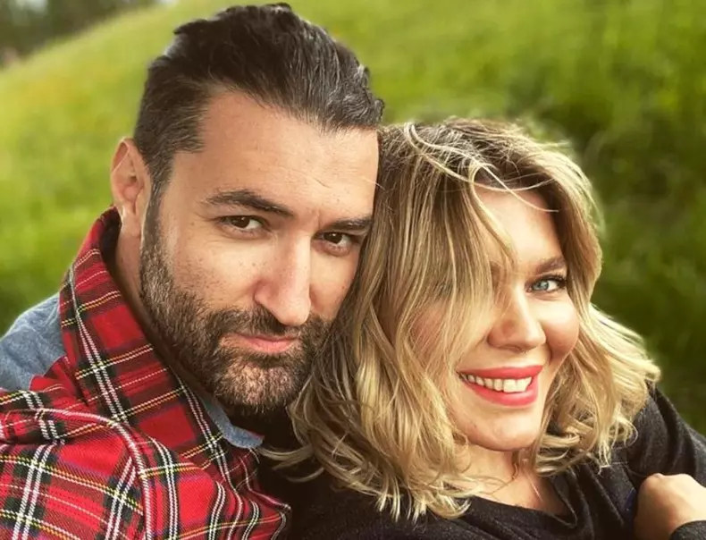 Smiley si Gina Pistol