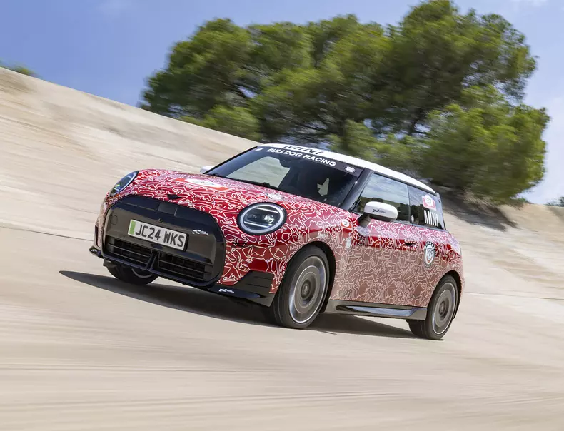 P90557173_highRes_the-new-mini-john-co