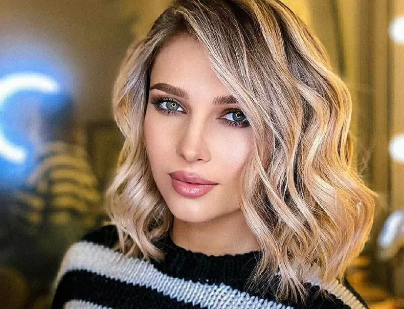 si-tatal-lorei-a-murit-acum-multi-ani-artista-a-ramas-orfana-de-ambii-parinti2