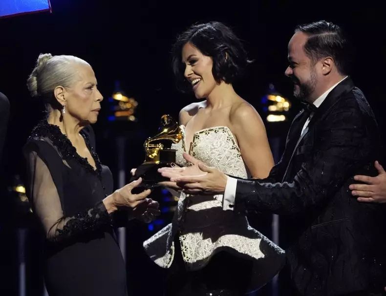 Patti Austin și Christina Sanabria