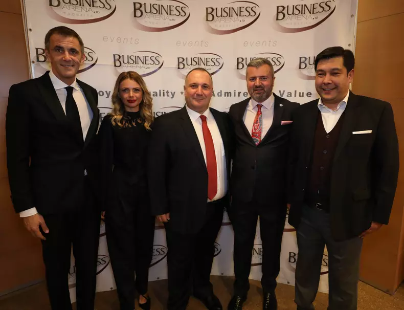 Cosmin Cernat – vedeta Kanal D, Cristina Sava- Director de Marketing si Comunicare Kanal D, Ugur Yesil – CEO Kanal D, Cosmin Stangaciu – General Manager Business Arena,  Fatih Salis – Director Stiri si Programe Interne Kanal D