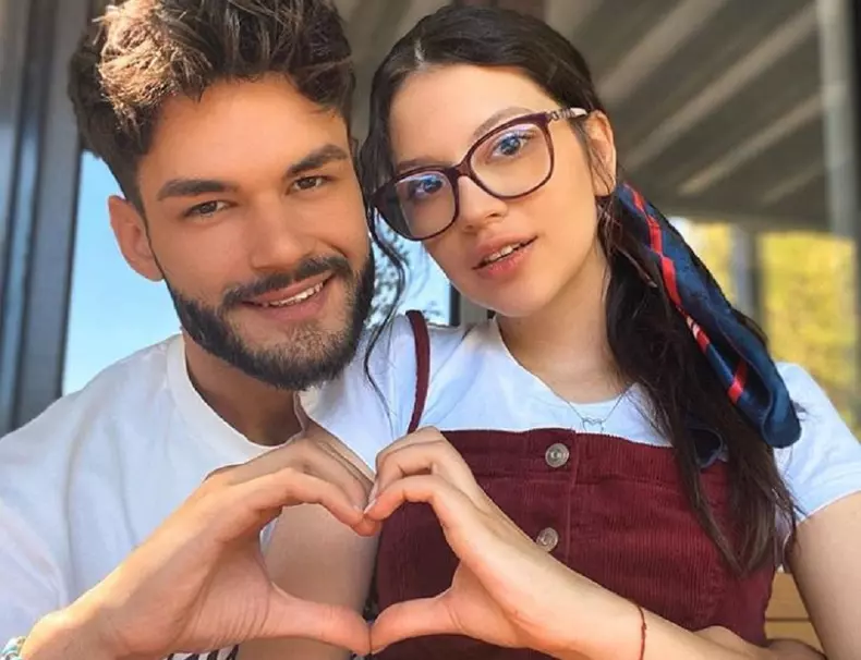 cleopatra-stratan-insarcinata-imaginea-controversata-postata-de-edward-sanda-fanii-sunt-in-extaz-1