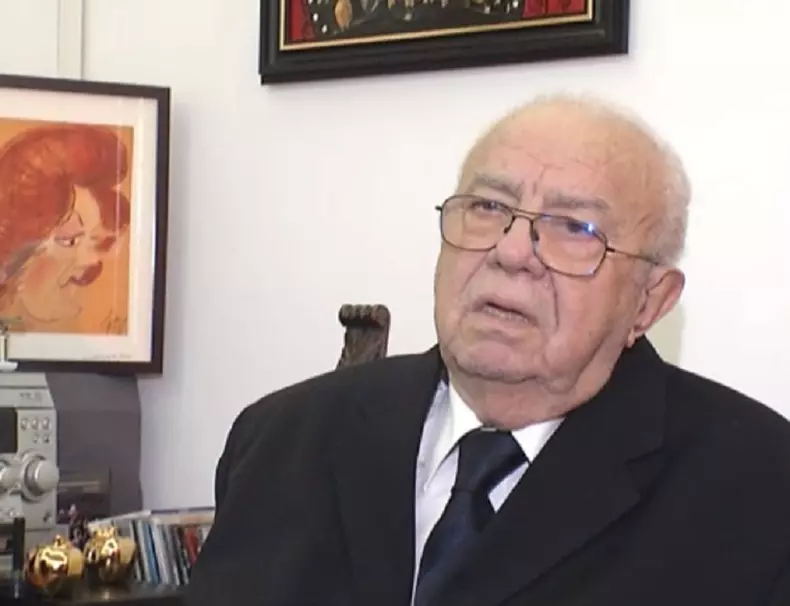 alexandru-arsinel-in-birou