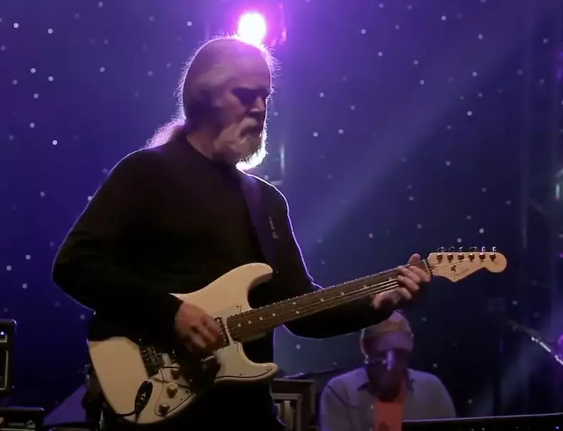 Dave Mason7