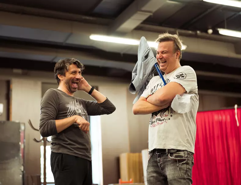 Adrian Nour și Dan Helciug la repetițiile Shrek1_Foto Adriana Staciuc
