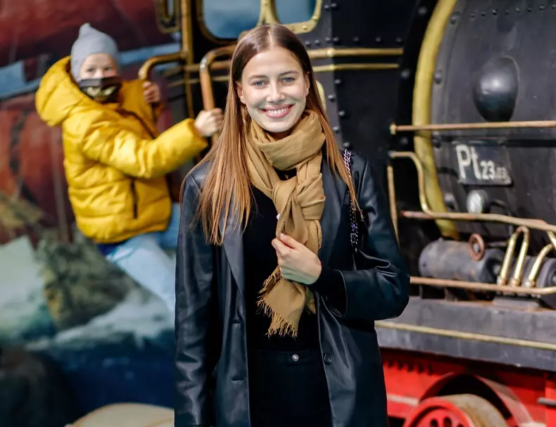 *EXCLUSIVE* American actor Brad Pitt's rumoured girlfriend Nicole Poturalski spotted at the world premiere of the movie Jim Button and the Wild 13 in Berlin.