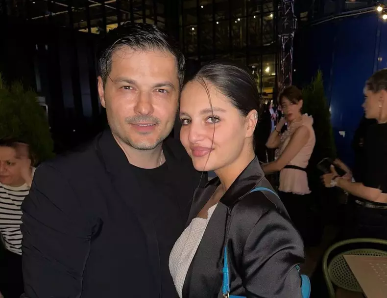 carmina-noi-detalii-despre-relatia-cu-tatal-ei-liviu-varciu.-3-1-1024x787-1