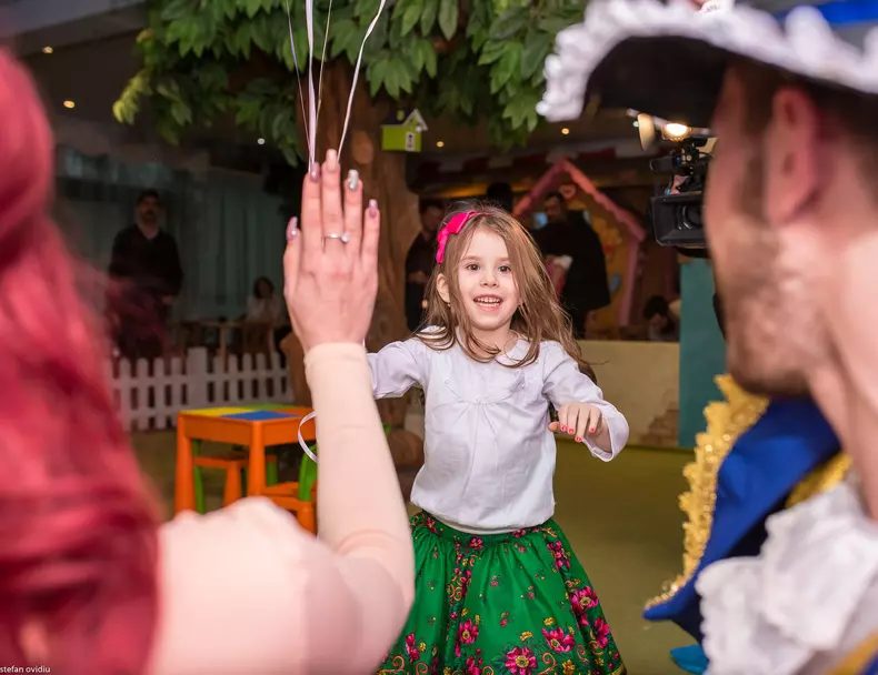 Petrecerea aniversară a Maria Isabelei, fiica Oanei Roman si a lui Mariu Elisei