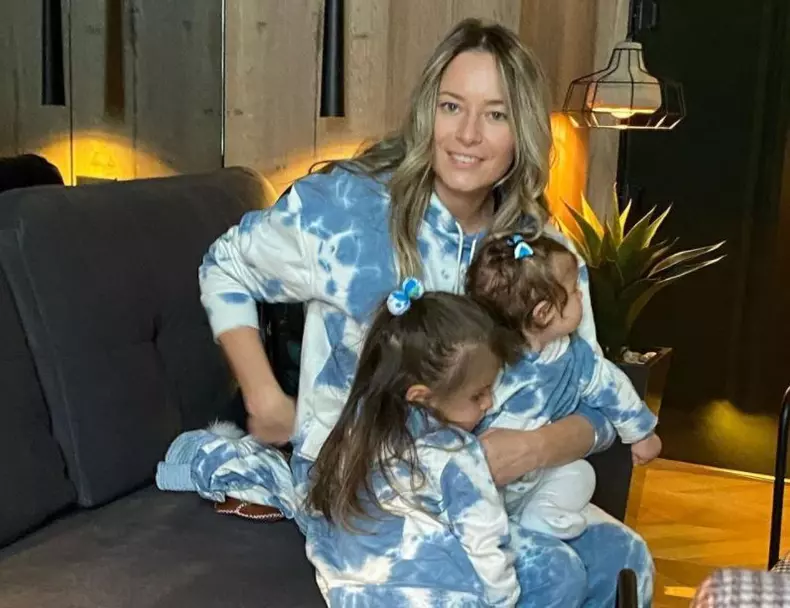 laura si fiicele sale