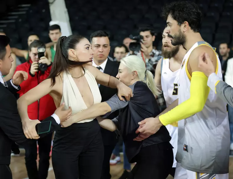 serialul turcesc „Regina”  (4)