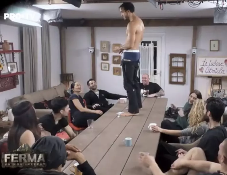 Matei a stârnit gelozia lui Pastramă când a făcut striptease