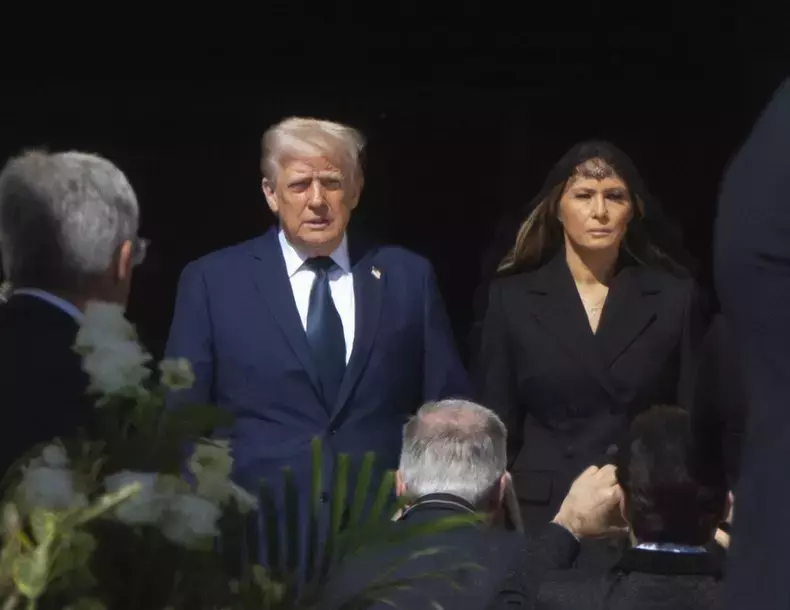 melania-trump-si-donald-trump-funeralii-papa-francisc-4
