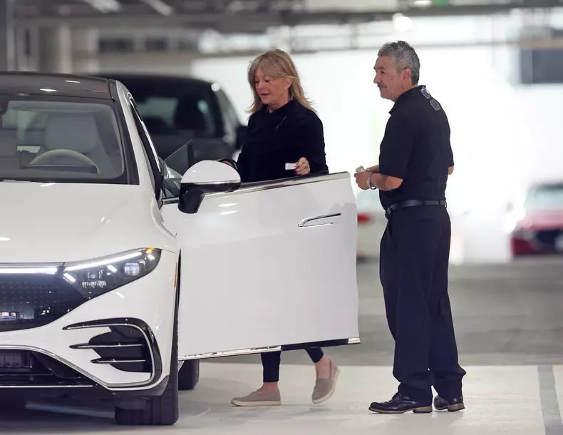 *EXCLUSIVE* Goldie Hawn seen getting into her new Electric Mercedes Benz in Santa Monica