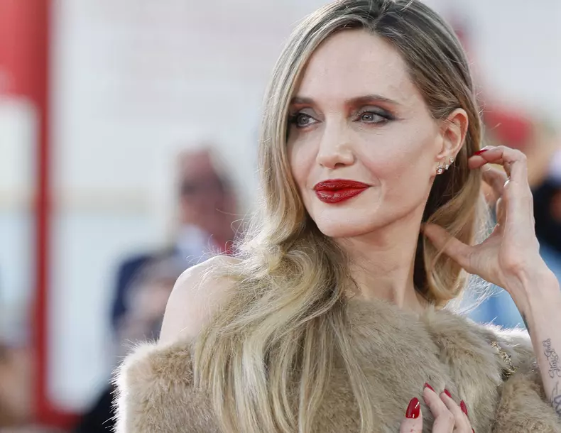Anfgelina Jolie, ovaționată în picioare la Festivalul de Film de la Veneția 2024 