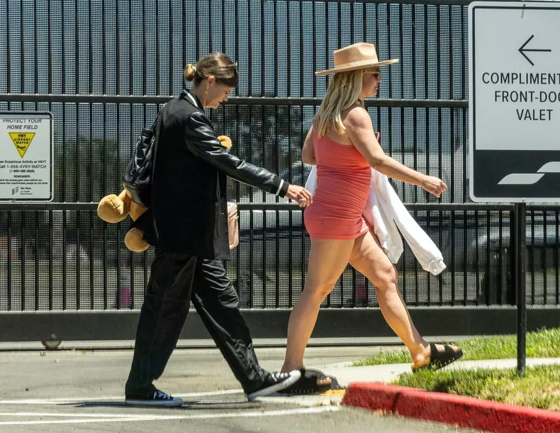 *PREMIUM-EXCLUSIVE* Britney Spears is all smiles as she returns from Mexico After Reportedly Rekindling With Her Two Sons **WEB EMBARGO UNTIL June 25, 2024 @ 9:30pm ET**