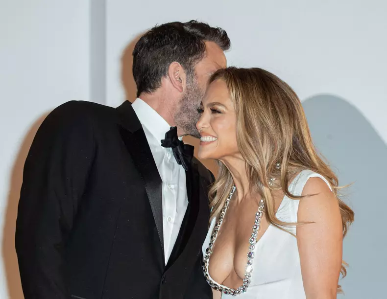 Cum arată inelele de logodnă primite de Jennifer Lopez