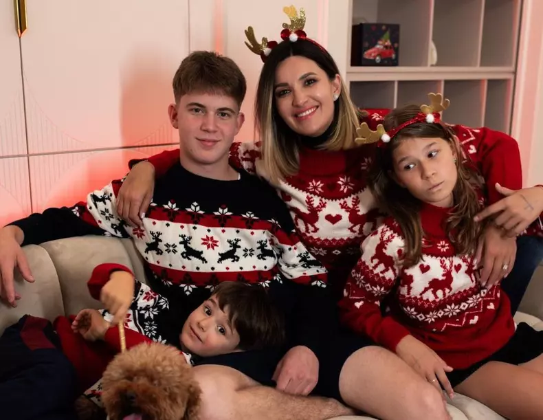 Ela Crăciun, prima ședință foto de sărbători în noua casă 