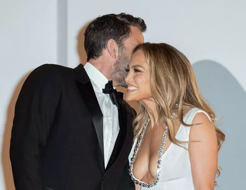 Cum arată inelele de logodnă primite de Jennifer Lopez