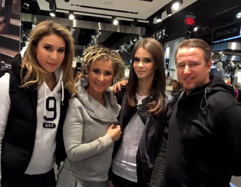 Anamaria-Prodan-si-fiicele-1