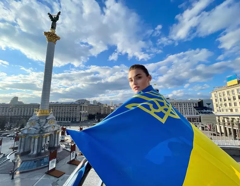 Fotomodelul ucrainean Veronika Didusenko a fugit din țară cu fiul ei. Prin ce a trecut fosta Miss Ucraina (7)