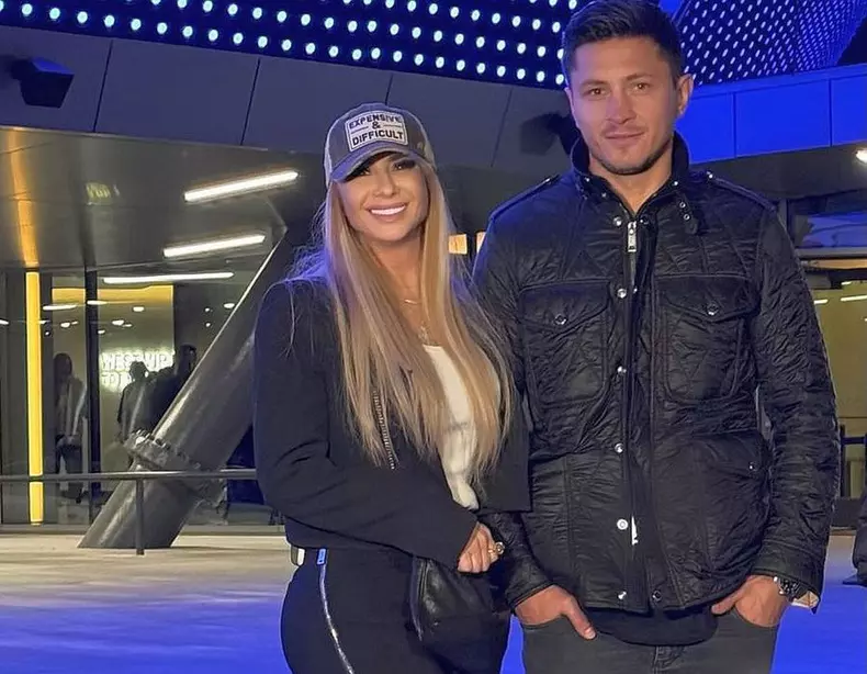 0a936e85-9244-4bfa-babd-7885a60bc8f6