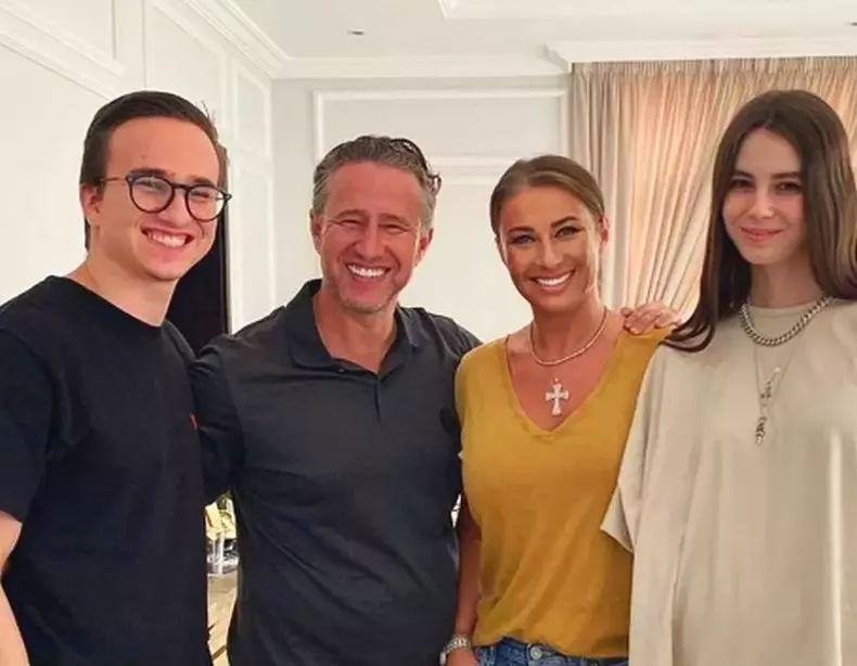 c4c903fe-3752-4b0c-8e94-c533897158be