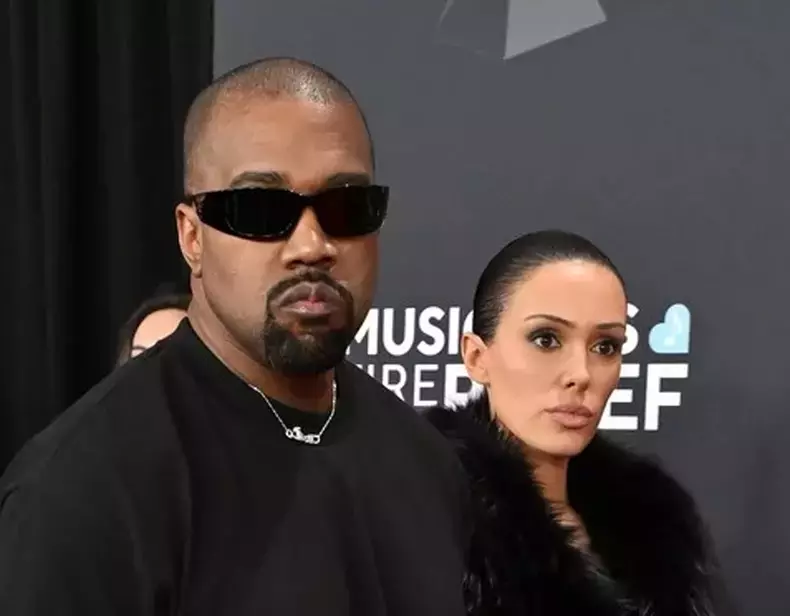Kanye West si Bianca Censori2