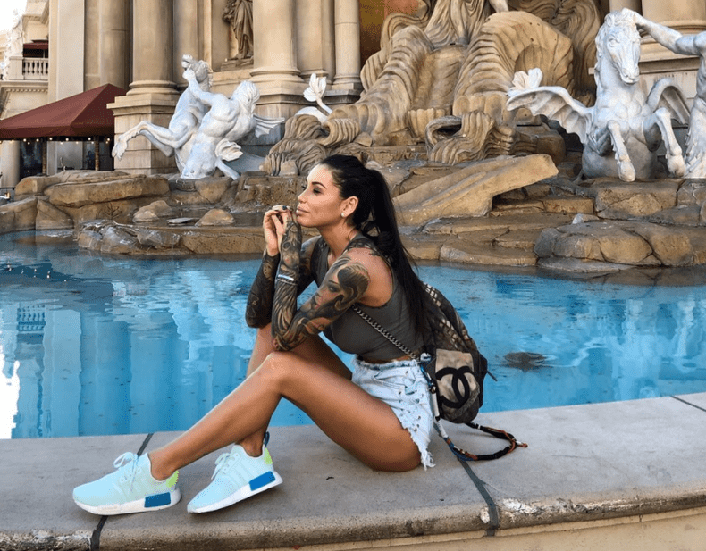 roxana-vancea-a-renuntat-la-sutien-si-a-postat-imaginea-pe-internet-cum-arata-vedeta_3_size20