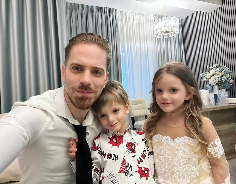 Ce mari și frumoși s-au făcut gemenii Alinei și ai lui Ilan Laufer! Nathaniel și Davina au împlinit 4 ani (11)