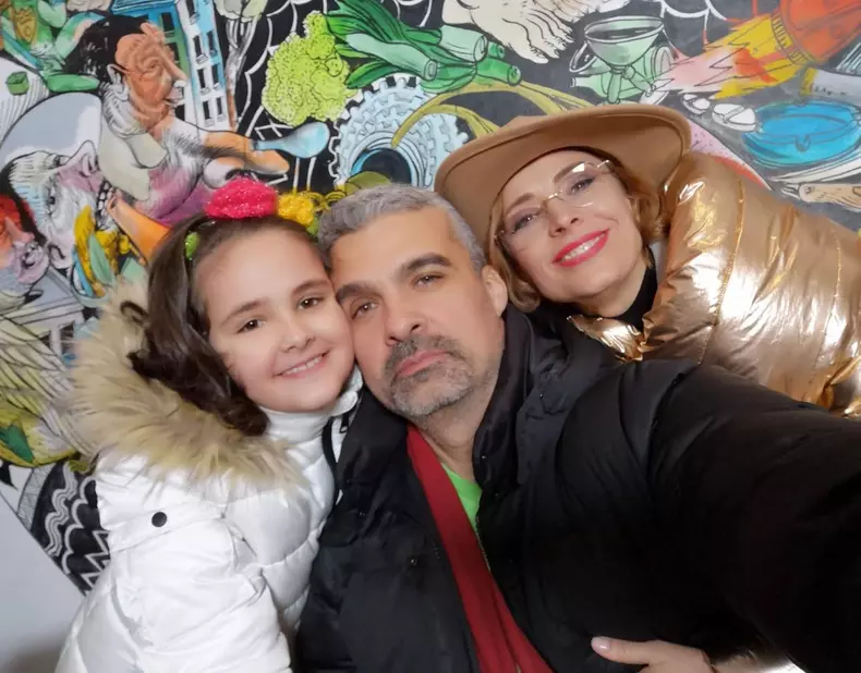 Aurelian Temișan, Monica Davidescu și fiica lor Dora