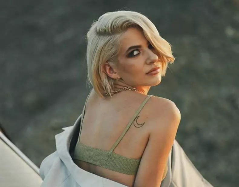 misterul-pozei-de-doliu-din-online-postata-de-lidia-buble-3-1024x801-1