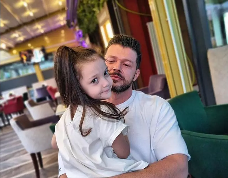 victor-slav-ziua-fiicei-sale