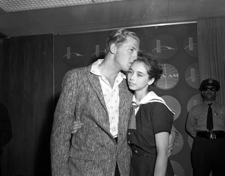 Entertainment Music,Mono Negative