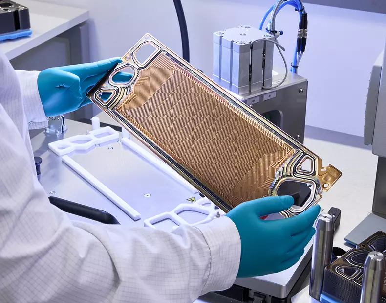 P90476588_highRes_production-of-fuel-c