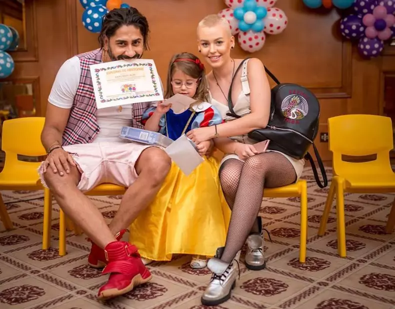 mesajul-subliminal-postat-de-misha-inainte-sa-anunte-connect-r-divortul-coperta