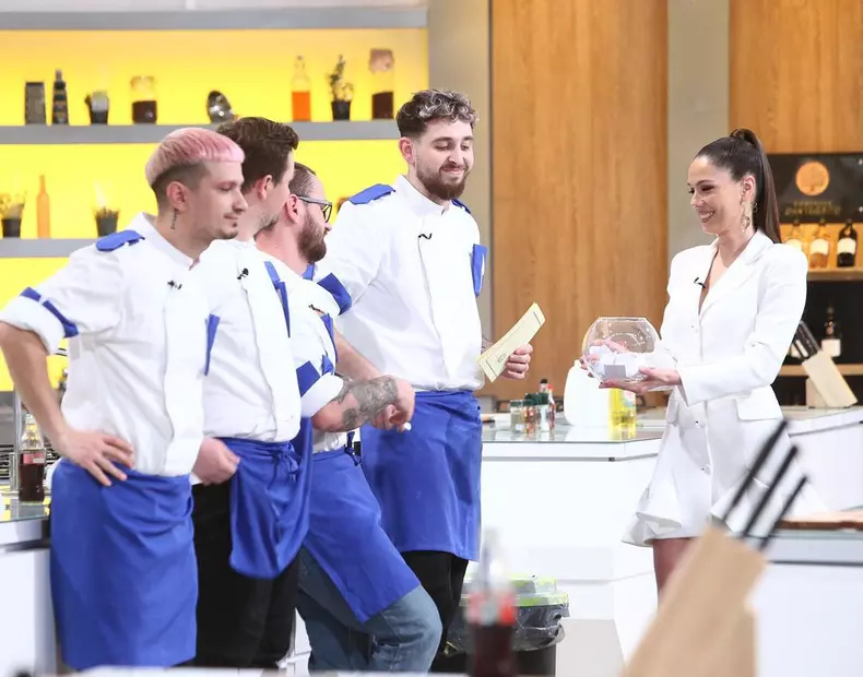 „Chefi la cuțite”. Cine sunt semifinaliștii sezonului 9