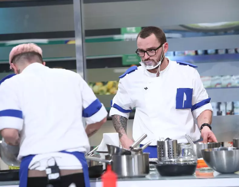„Chefi la cuțite”. Cine sunt semifinaliștii sezonului 9