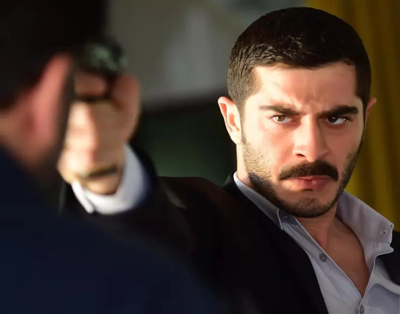 Burak Deniz poza2
