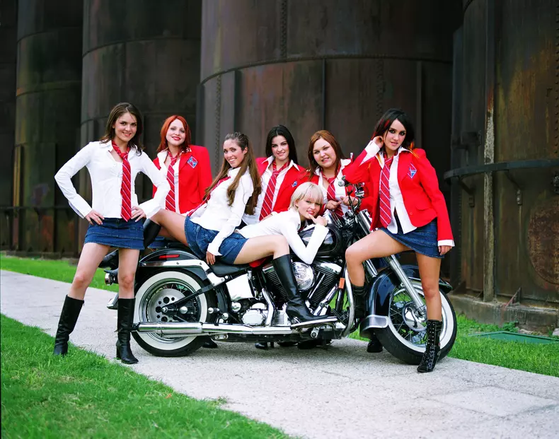 Anahi şi fetele din telenovela Rebelde