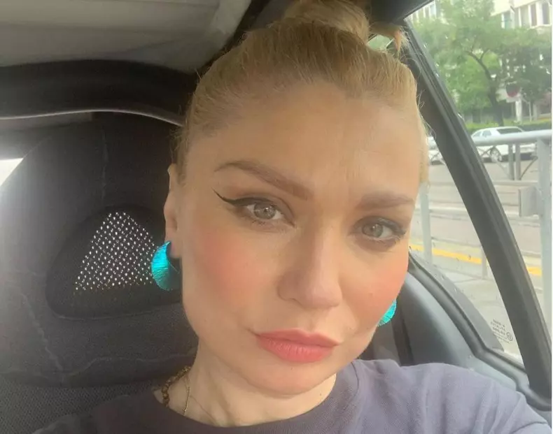 cristina-cioran-si-a-adus-fetita-acasa-micuta-a-stat-internata-in-spital-o-luna-si-jumatate_size24