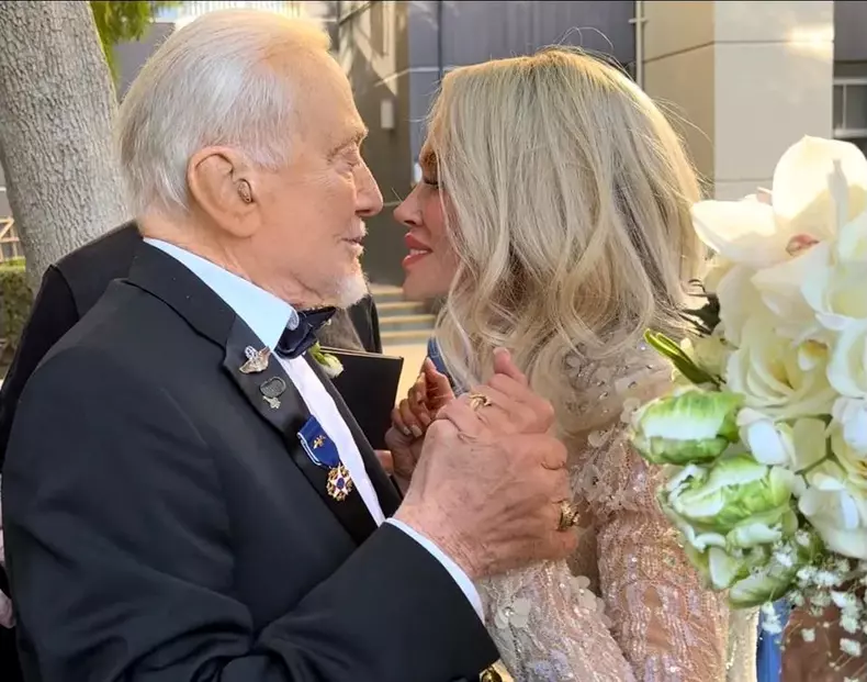 Anca-Faur-sotia-Buzz-Aldrin-a-murit-8