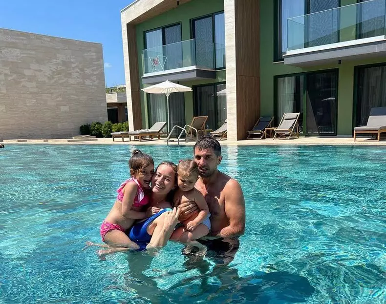 familia laurei cosoi