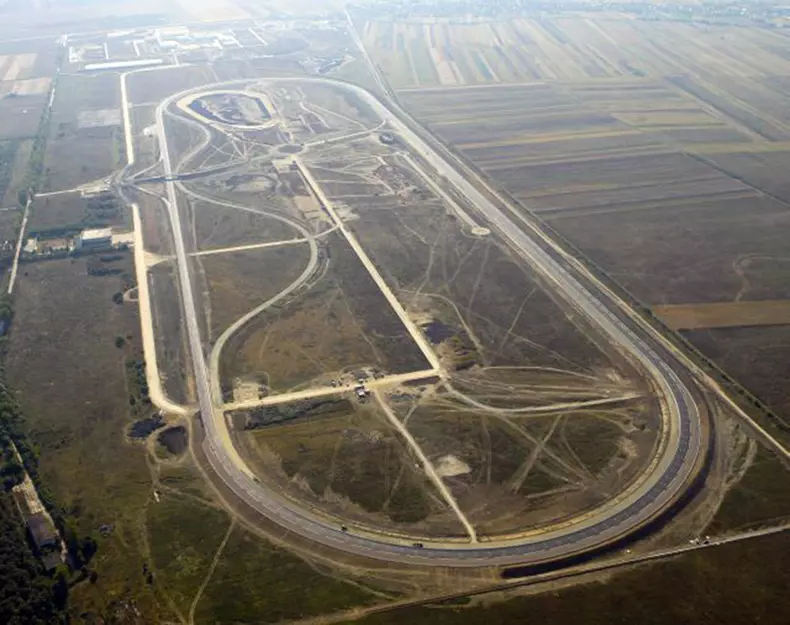 Centrul Renault Titu