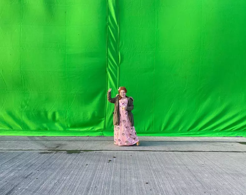 Nicola-Coughlan-Penelope-Featherington-4