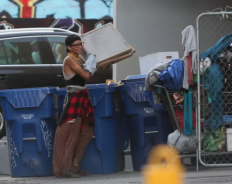 *PREMIUM-EXCLUSIVE* NO ONLINE OR TV USAGE UNTIL 19:35 PM UK TIME ON 27/9/2018 - MUST CALL FOR PRICING BEFORE USAGE - Loni Wilson ex-wife of Baywatch star Jeremy Jackson is homeless and desolate place