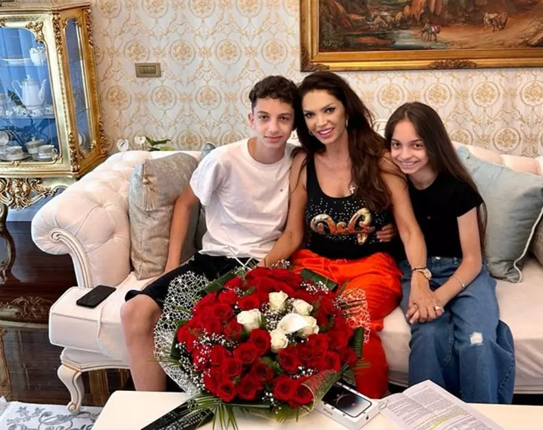 cristina-spatar-cu-copiii-1