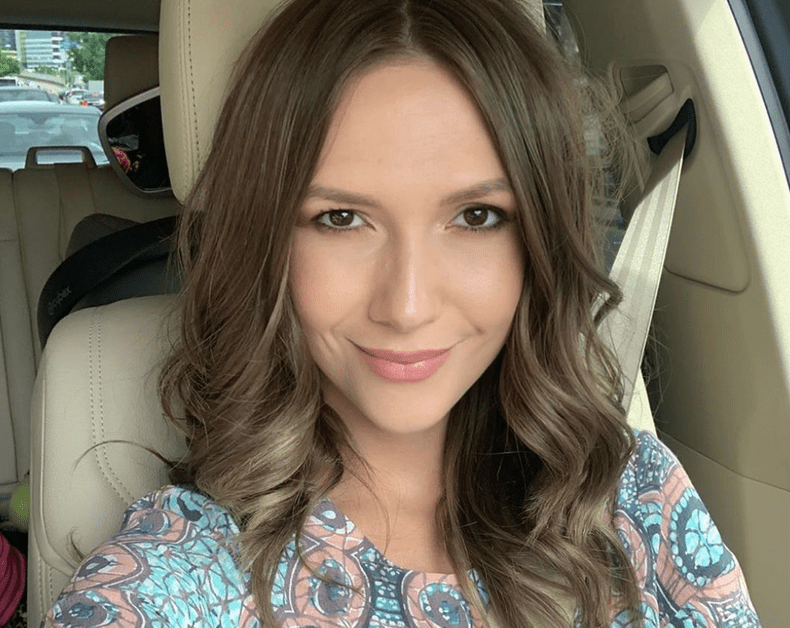 Adela-Popescu-2-baieti-1-e1594452824623-1